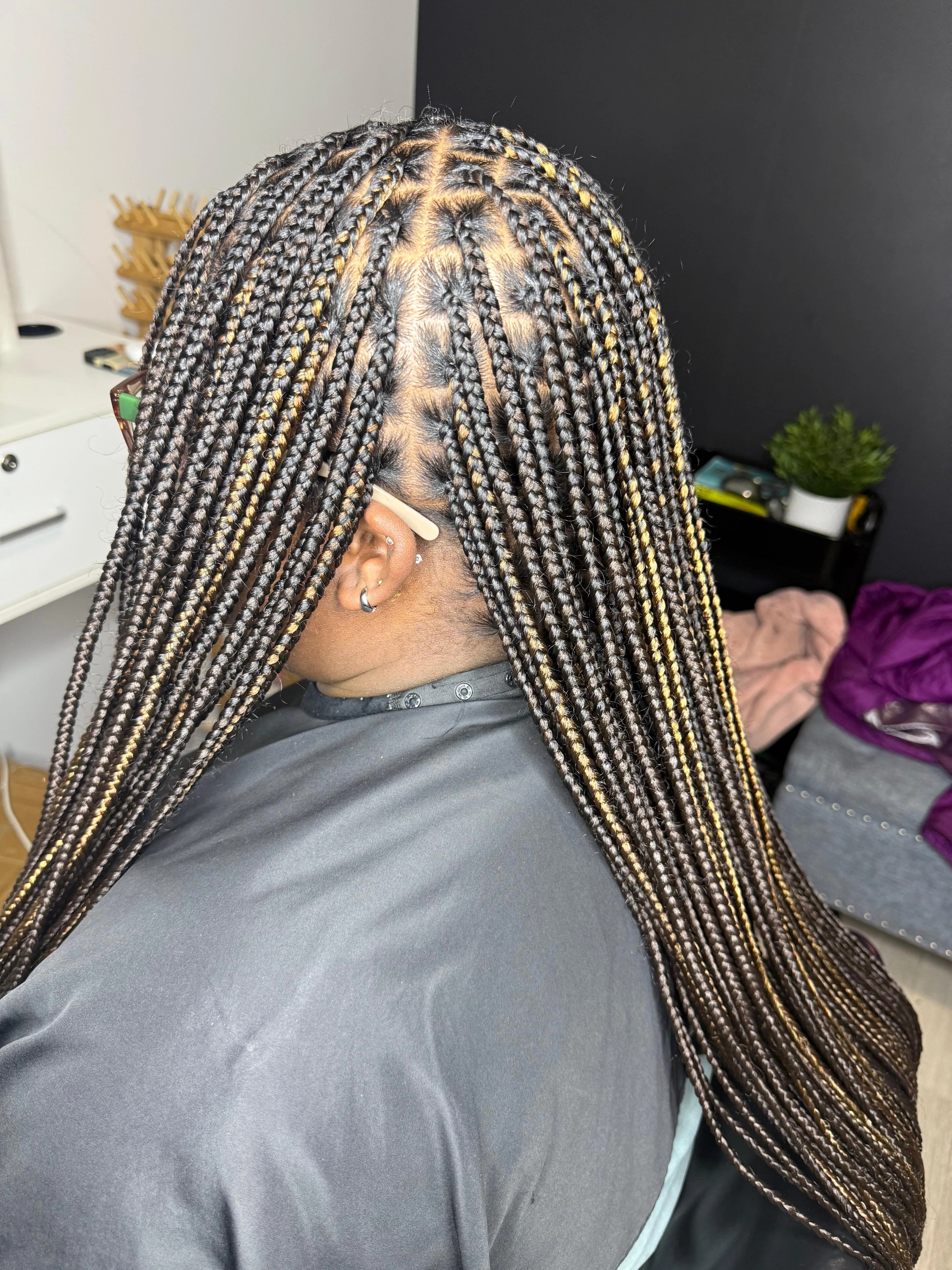 Medium Knotless Braids